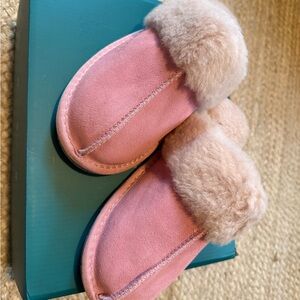 Pink Pacas Slippers NEW IN BOX